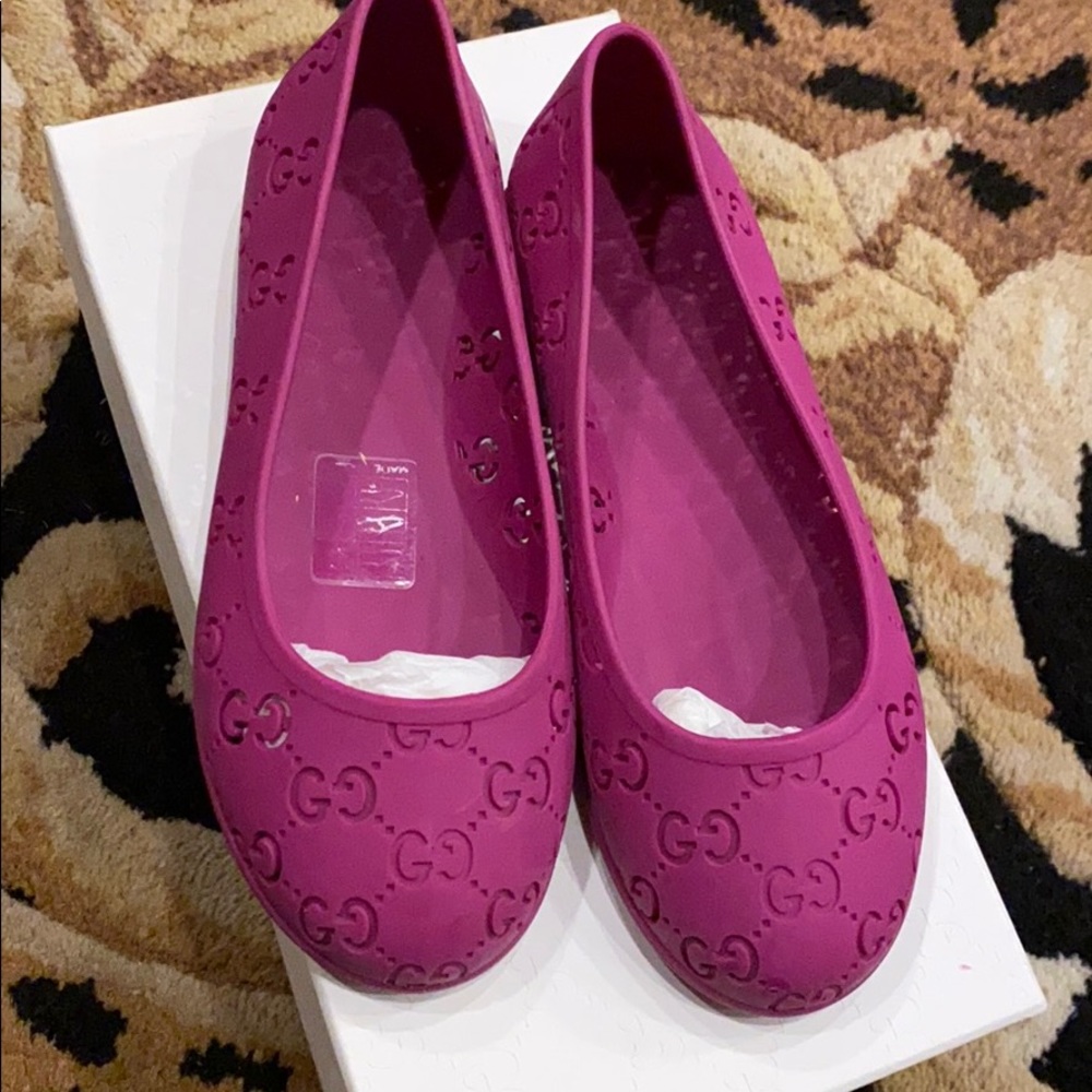 little girls gucci Flats  28 is a USA 10 1/2 or 11
